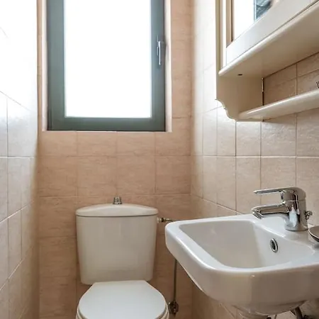Jacuzzi - In Riviera Apartment Athens