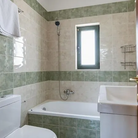 Jacuzzi - In Riviera * Athens