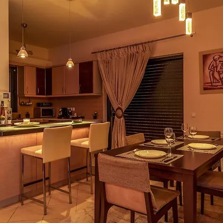 Jacuzzi - In Riviera Apartment Athens
