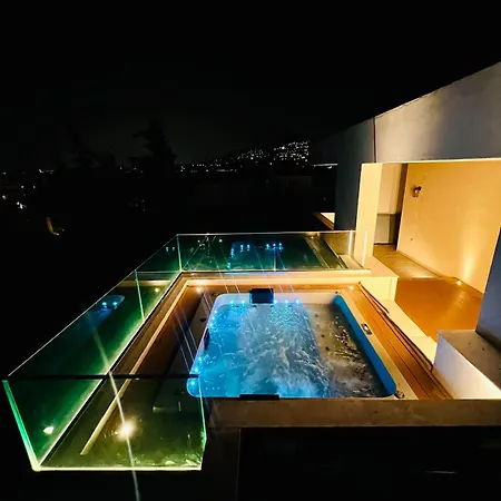 Jacuzzi - In Riviera Athens